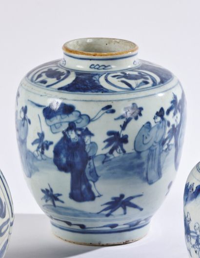 null CHINE

Vase ovoïde en porcelaine à décor en bleu sous couverte de Chinois dans...