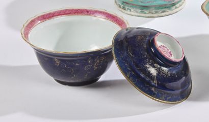 null CHINE

Lot de porcelaines composé d'un bol couvert à fond bleu poudré à décor...