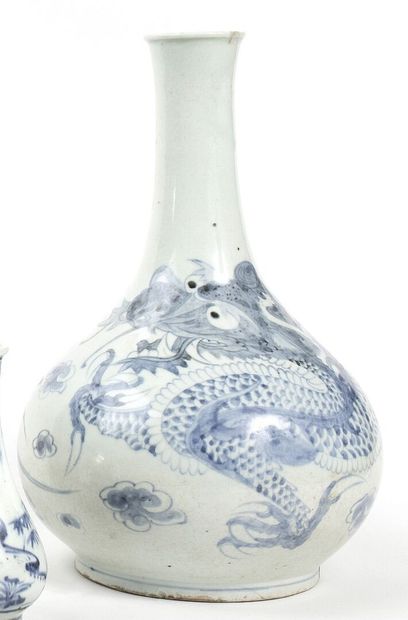 null KOREA

A porcelain pyriform bottle vase with blue underglaze decoration of a...