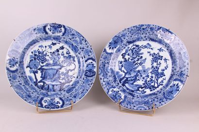 null CHINE

Deux plats ronds en porcelaine à décor en bleu sous couverte de deux...