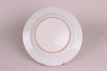 null CHINE

Assiette en porcelaine à décor polychrome des émaux de la famille rose...