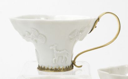 null CHINE

Coupe libatoire en forme de corne en porcelaine blanc de Chine à décor...