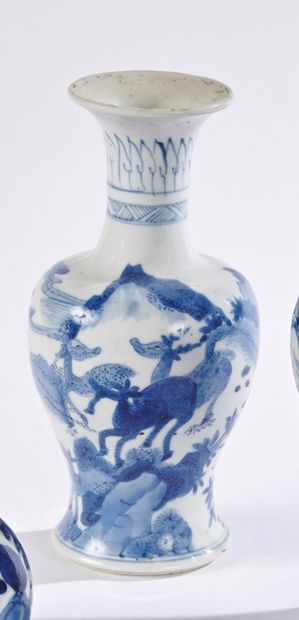 null CHINE

Petit vase de forme balustre en porcelaine à décor en bleu sous couverte...