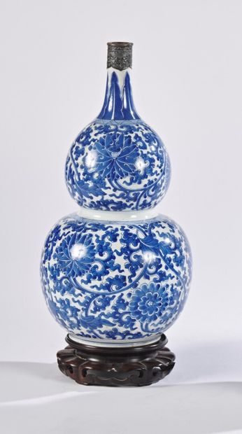 null CHINE

Vase de forme balustre à double renflement à décor en bleu sous couverte...
