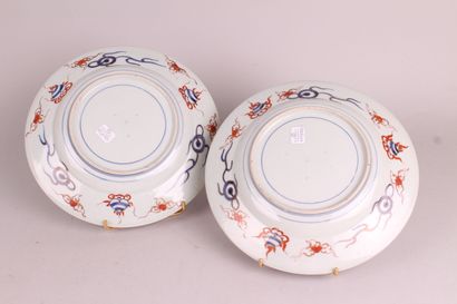 null JAPON

Paire de plats ronds en porcelaine à décor bleu, rouge et or Imari de...