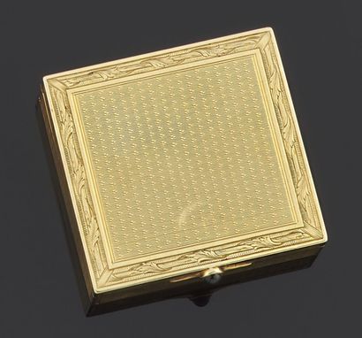 null SMALL BOX of rectangular form in yellow gold 750 thousandth engraved with decoration...