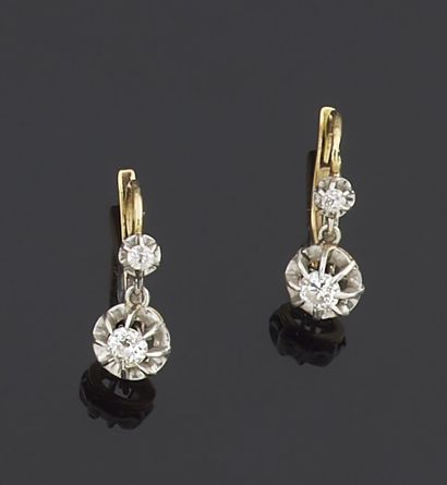 null PAIR of earrings in yellow gold 750 thousandths each one decorated with two...