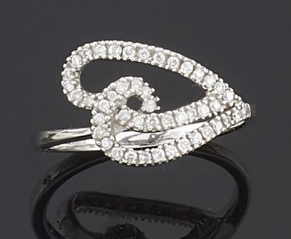 null Ring "interlaces" in white gold 750 thousandths decorated with round diamonds...