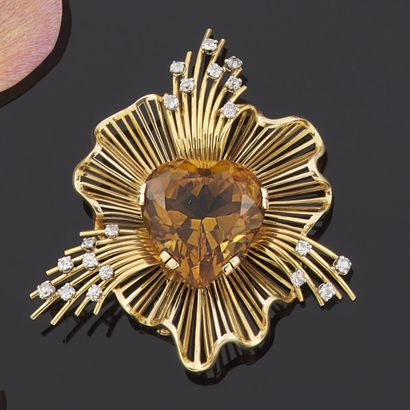 null BROCHURE in yellow gold 750 thousandths, decorated in the center of a citrine...