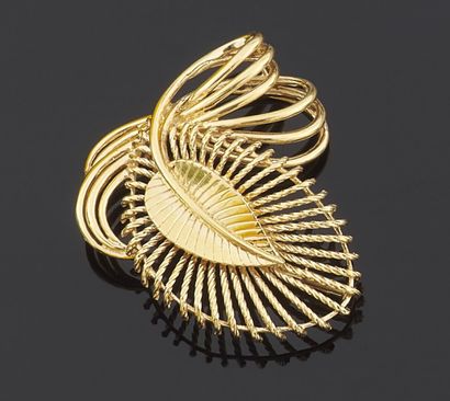 null BROCHURE in yellow gold 750 thousandths openwork, decorated with foliage.

Height:...