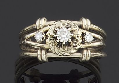 null RING in white gold 750 thousandths, the center decorated with three round diamonds...