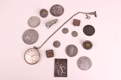 null LOT of silver 925 thousandths and metal including: buttons of collar, coins,...