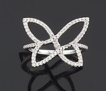 null RING in white gold 750 thousandths with decoration of a butterfly, set with...