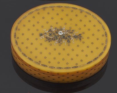 null 
Oval box in COMPOSITION with piqué decoration of stars and bouquet of flowers...