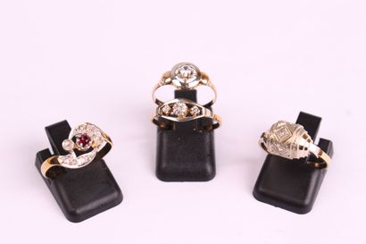 null LOT of four rings in yellow gold 750 thousandth, each one decorated with diamonds...