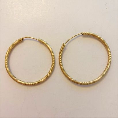 null LOT including : 

- a pair of earrings in yellow gold 750 thousandths with decoration...