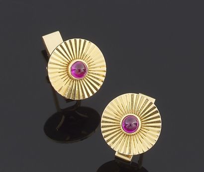 null PAIR of cufflinks in yellow gold 750 thousandths, the ends of round shape with...