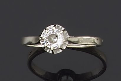 null RING in white gold 750 thousandths decorated in the center with a round diamond...