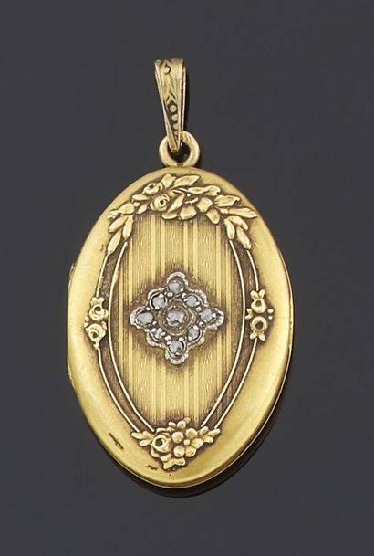 null PENDANT medallion opening in yellow gold 750 thousandth engraved and decorated...