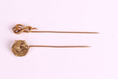 null SET of four tie pins in yellow gold 750 thousandth, the ends with decoration...