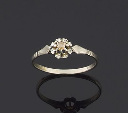 null RING in white gold 750 thousandths decorated in the center with a diamond cut...