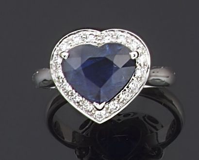 null RING in white gold 750 thousandths decorated in the center of a sapphire of...