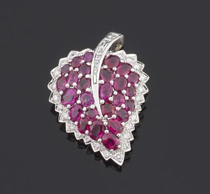 null PENDANT in white gold 750 thousandth figuring a leaf entirely set with rubies...