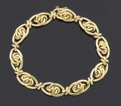 null BRACELET articulated in yellow gold 750 thousandth, the openwork links interlaced.

Gross...
