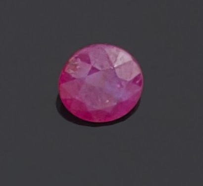 null RUBY on round paper.

Accompanied by a GIA Ruby Report # 5363552730 dated 05/11/2020...