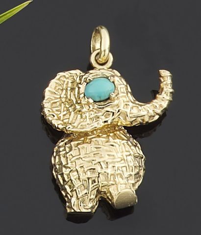 null PENDANT in yellow gold 750 thousandths engraved figuring an elephant, the eye...