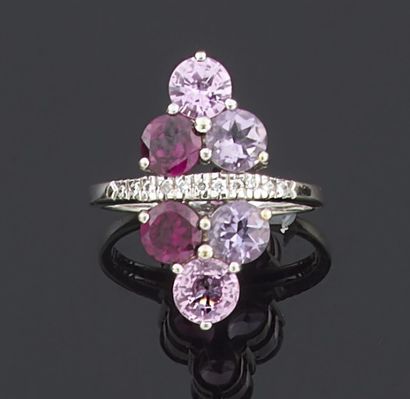 null RING of shape marquise set with a line of small diamonds of brilliant cut between...