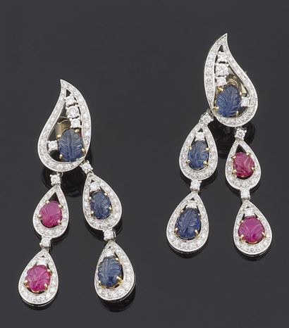 null PAIR of gold earrings 750 thousandths of two tones, each one decorated with...
