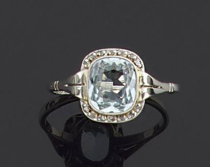 null RING in white gold and platinum 850 thousandths, decorated in the center of...