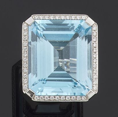 null RING in white gold 750 thousandths, set with an important blue topaz of rectangular...