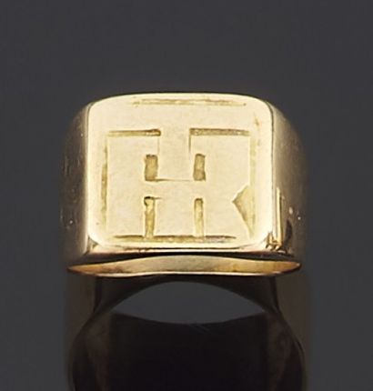 null Ring in yellow gold 750 thousandth, the center monogrammed.

Turn of finger:...
