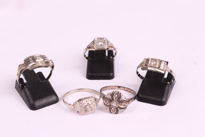 null SET of five rings in white gold 750 thousandth and platinum 850 thousandth,...