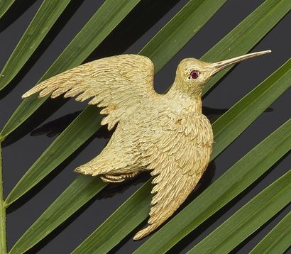 null Lapel clip in yellow gold 750 thousandths engraved with a woodcock in flight,...