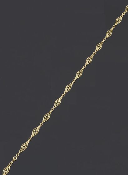 null NECKLACE articulated in yellow gold 750 thousandths, the elongated links partially...