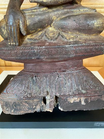 null BIRMANIE - XIXème siècle

Bouddha assis 

Bois laqué, traces de dorure 

Haut....