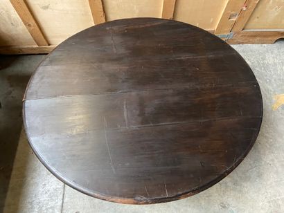 null TABLE DE SALLE A MANGER de forme circulaire en bois teinté, reposant sur piétement...