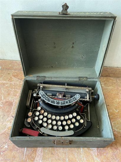 null MANUFRANCE

Machine à écrire de collection modèle "TYPO" et une boîte en bois...