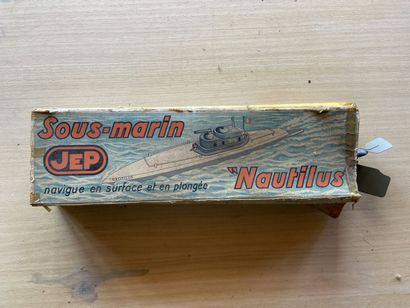 null JEP 

Sous-marin en tôle peinte, modèle NAUTILUS

Longueur : 41 cm 

(en l'...