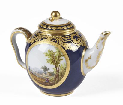 null SÈVRES

Calabrian teapot covered in hard porcelain with polychrome decoration...