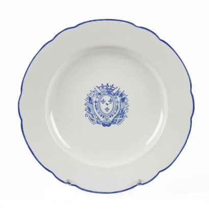 null CHANTILLY

A soft porcelain plate with blue monochrome decoration in the center...