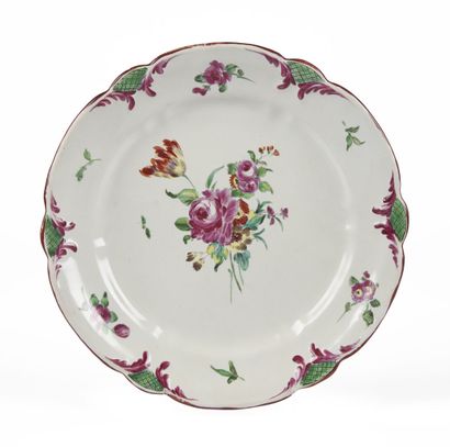 null ROUEN

Earthenware plate with contoured edge with polychrome decoration of bouquet...