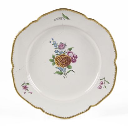 null STRASBOURG

Earthenware plate with contoured edge with polychrome decoration...