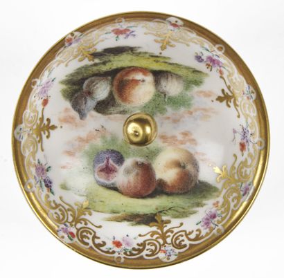 null CAPODIMONTE

Covered sugar pot in soft porcelain with polychrome decoration...