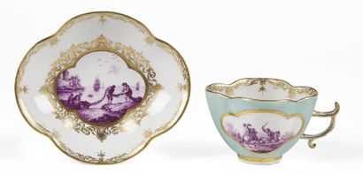 null MEISSEN

Tasse quadrilobée et sa soucoupe en porcelaine à décor en camaïeu pourpre...