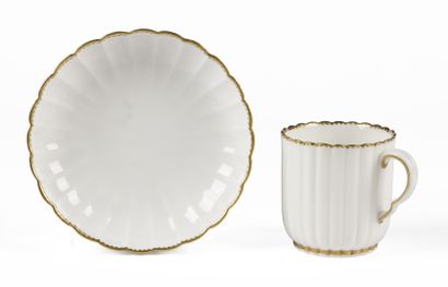 null SÈVRES

Fluted cup and saucer in white enamelled soft porcelain, gold serrated...
