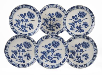 null DELFT

Suite of six earthenware plates with blue monochrome decoration of peonies...